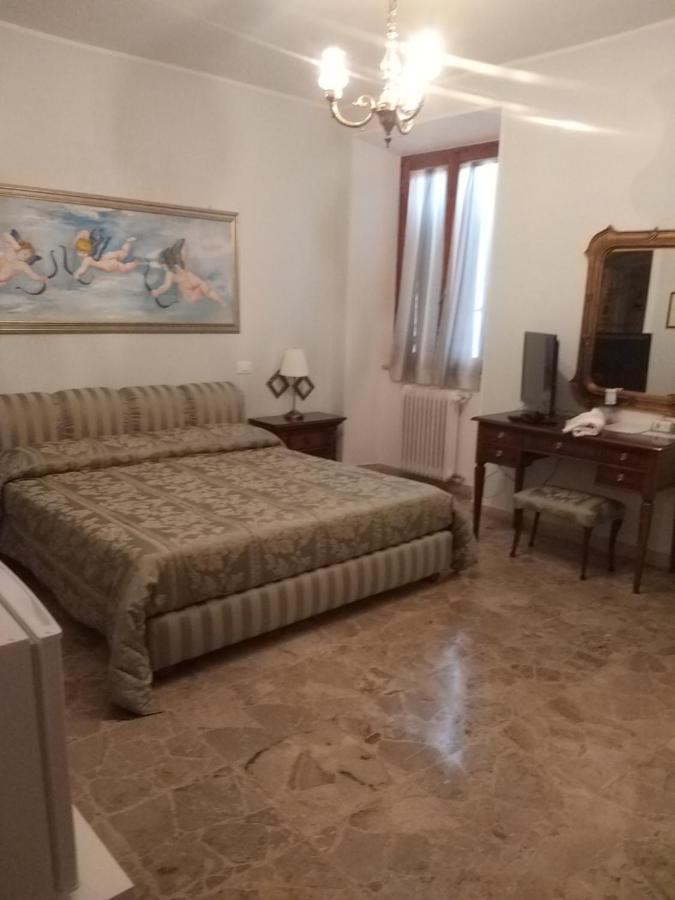 Antica Casa Di Famiglia Hotel Castiglione del Lago Luaran gambar