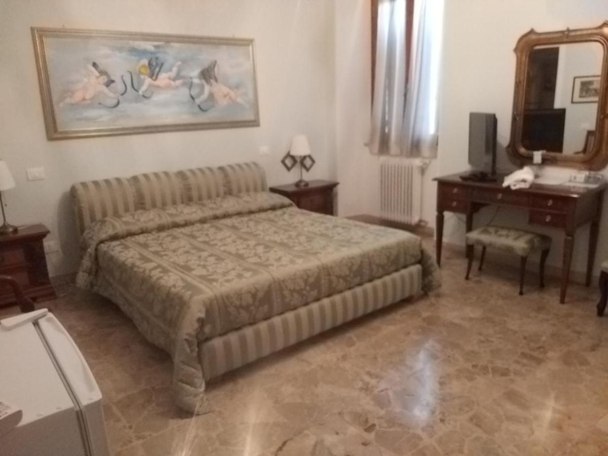 Antica Casa Di Famiglia Hotel Castiglione del Lago Luaran gambar